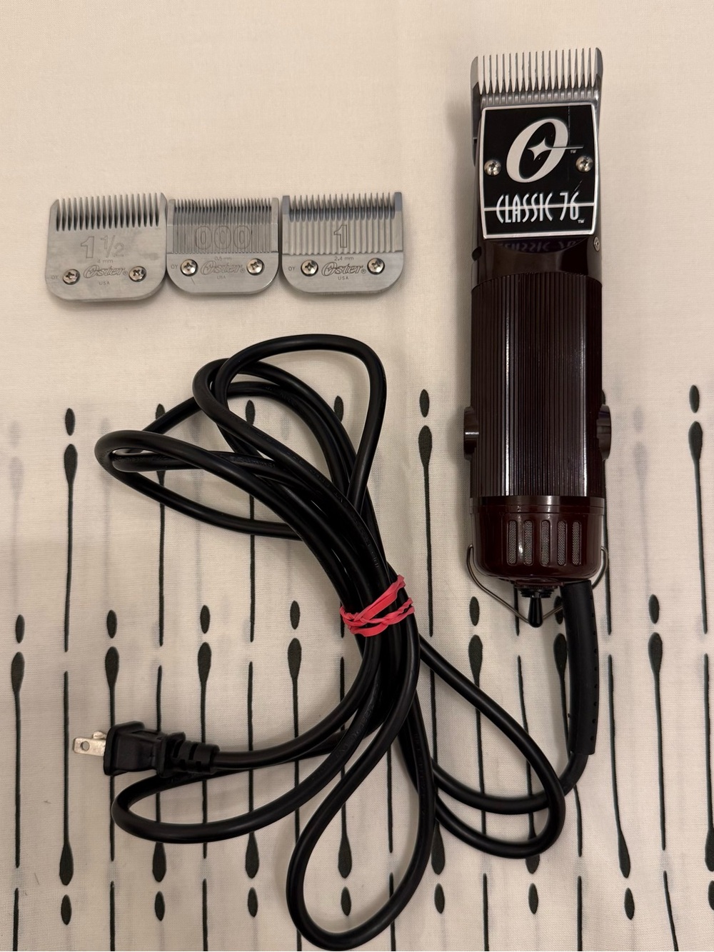 Oster Classic 76 professional motor hair clipper with 3 additional blades